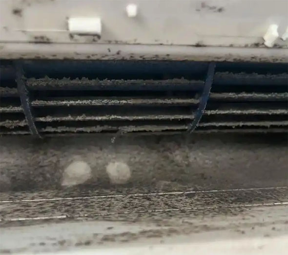 秦都空调吹的风有股烧焦味是怎么回事